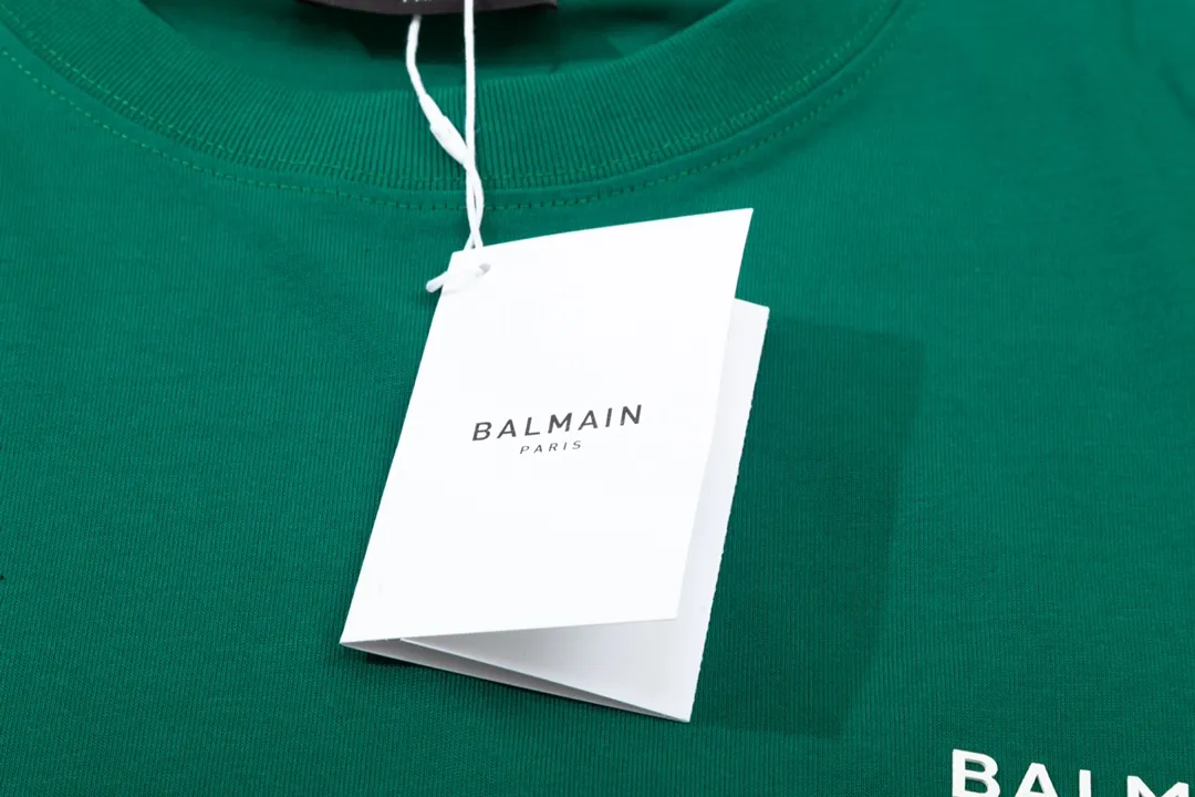 BALMAIN Simple small letter print Large Logo logo exquisitely upgraded, inspired by the 1980s Retro original fabric Official Same Style short-sleeved T-shirt Customized Ketong vat-dyed fabric Very comfortable to the touch Latest brick cabinet synchronization for spring and summer Fashionable and individual Super Versatile good-looking Very suitable for both men and women A must-have style Hang tag Collar label Washed wheat Complete with three labels Color: Green Size: XS~L